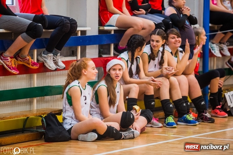 Zdjęcie w galerii na portalu naszraciborz.pl: Turniej Dwójek Siatkarskich Dziewcząt wiadomości z regionu
