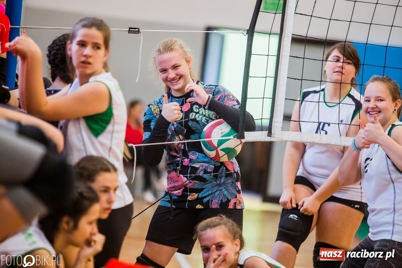 Zdjęcie w galerii na portalu naszraciborz.pl: Turniej Dwójek Siatkarskich Dziewcząt wiadomości z regionu