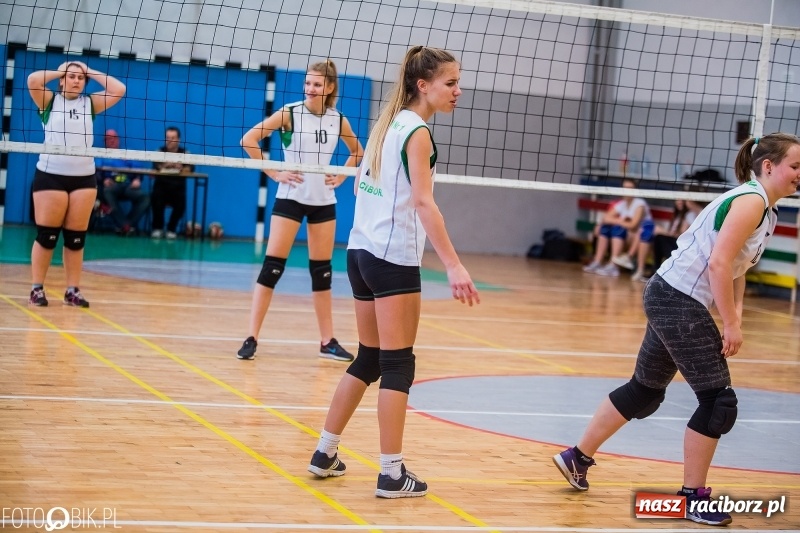 Zdjęcie w galerii na portalu naszraciborz.pl: Turniej Dwójek Siatkarskich Dziewcząt wiadomości z regionu