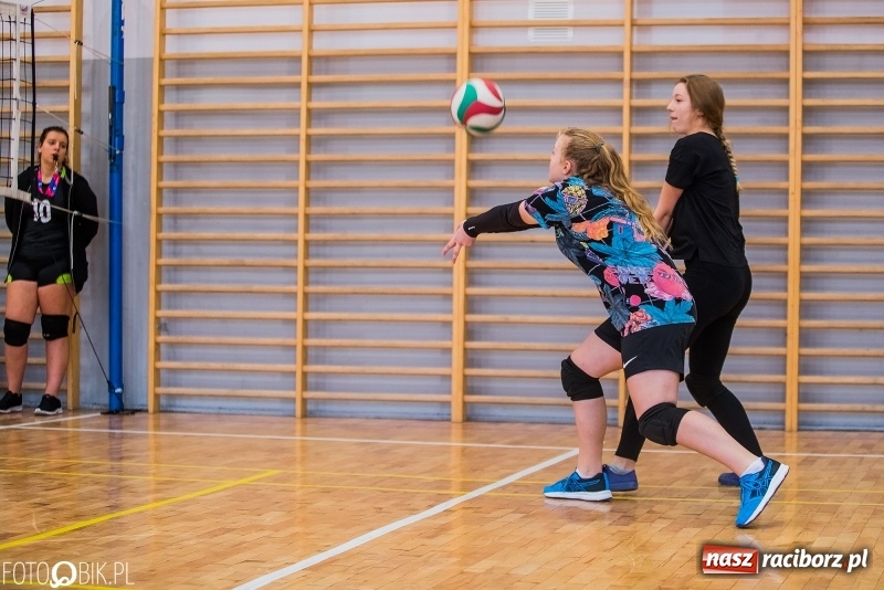 Zdjęcie w galerii na portalu naszraciborz.pl: Turniej Dwójek Siatkarskich Dziewcząt wiadomości z regionu