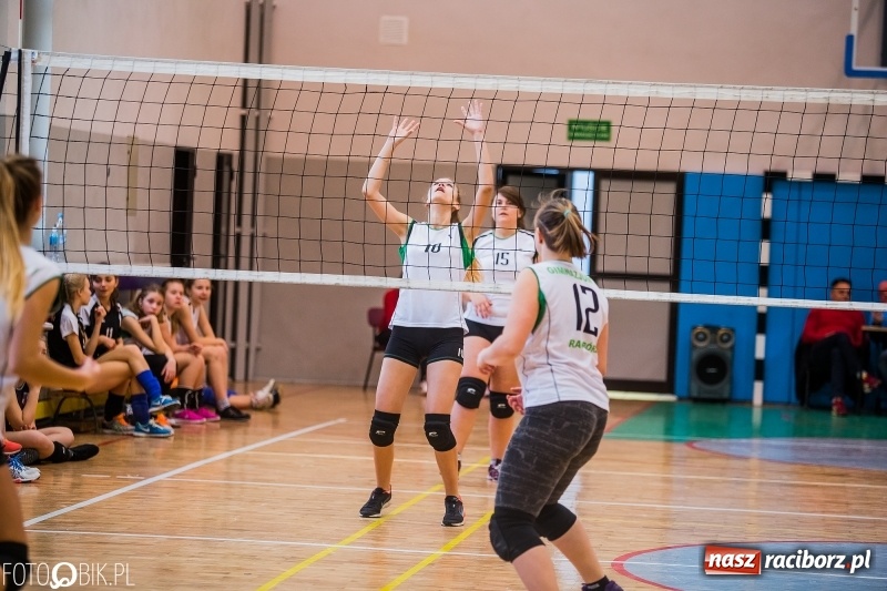 Zdjęcie w galerii na portalu naszraciborz.pl: Turniej Dwójek Siatkarskich Dziewcząt wiadomości z regionu