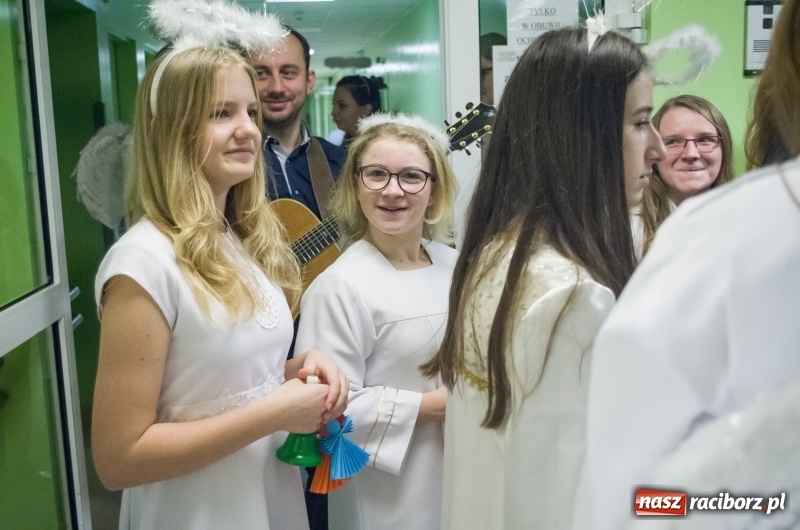 Zdjęcie w galerii na portalu naszraciborz.pl: Święty Mikołaj odwiedził pacjentów w raciborskim szpitalu wiadomości z regionu