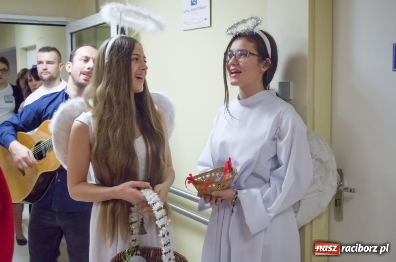 Zdjęcie w galerii na portalu naszraciborz.pl: Święty Mikołaj odwiedził pacjentów w raciborskim szpitalu wiadomości z regionu