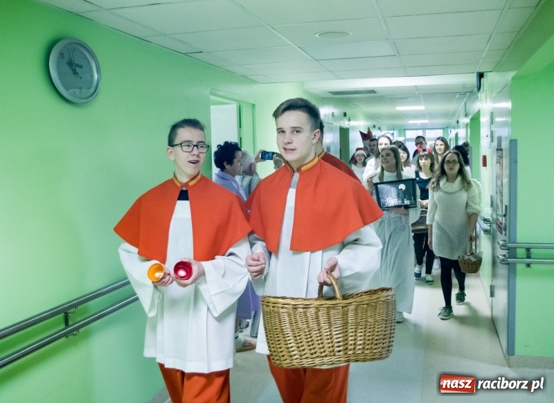 Zdjęcie w galerii na portalu naszraciborz.pl: Święty Mikołaj odwiedził pacjentów w raciborskim szpitalu wiadomości z regionu