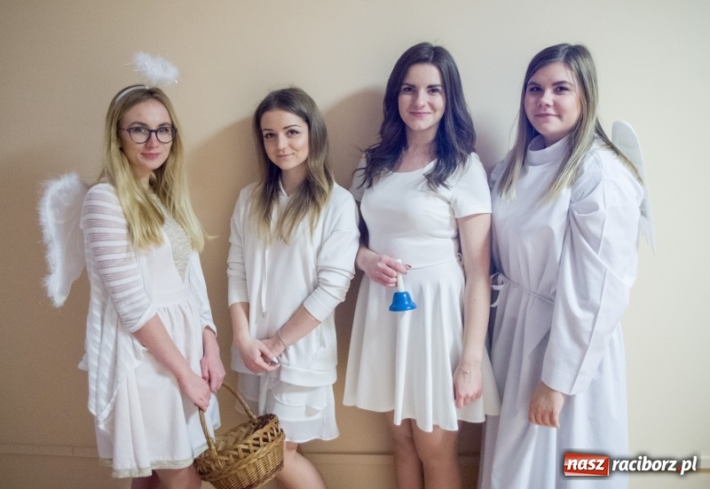 Zdjęcie w galerii na portalu naszraciborz.pl: Święty Mikołaj odwiedził pacjentów w raciborskim szpitalu wiadomości z regionu