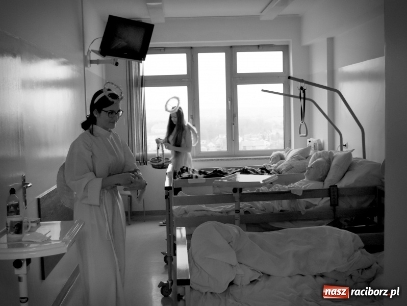 Zdjęcie w galerii na portalu naszraciborz.pl: Święty Mikołaj odwiedził pacjentów w raciborskim szpitalu wiadomości z regionu