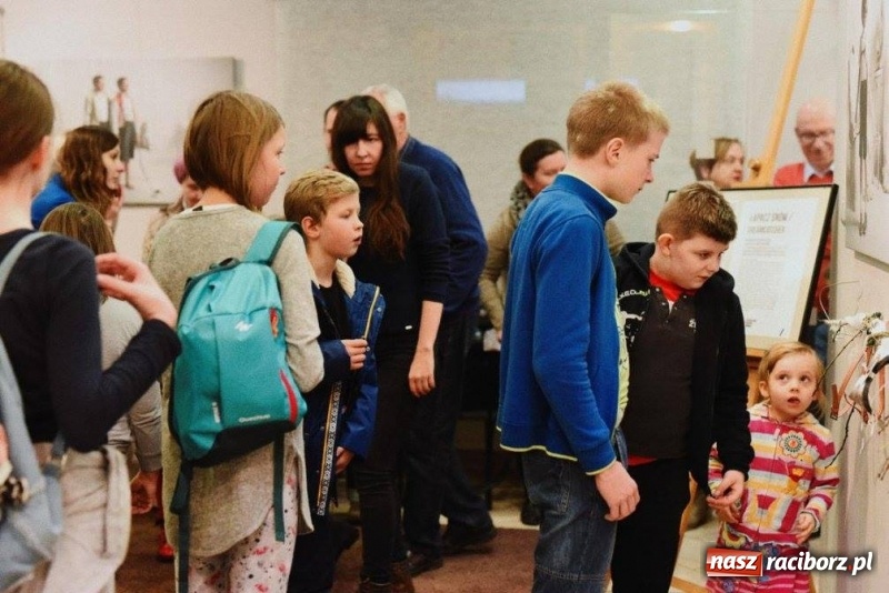 Zdjęcie w galerii na portalu naszraciborz.pl: Wernisaż wystawy Łapacz snów/Dream catcher w RCI wiadomości z regionu