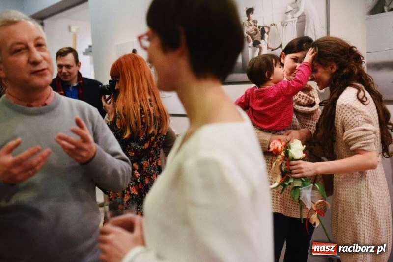 Zdjęcie w galerii na portalu naszraciborz.pl: Wernisaż wystawy Łapacz snów/Dream catcher w RCI wiadomości z regionu