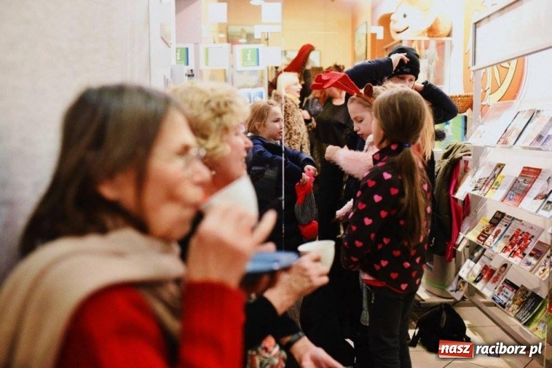 Zdjęcie w galerii na portalu naszraciborz.pl: Wernisaż wystawy Łapacz snów/Dream catcher w RCI wiadomości z regionu