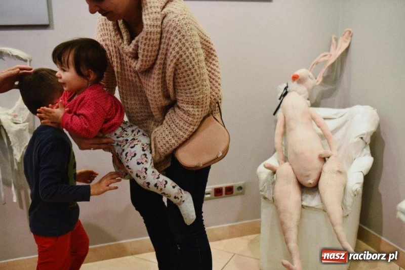 Zdjęcie w galerii na portalu naszraciborz.pl: Wernisaż wystawy Łapacz snów/Dream catcher w RCI wiadomości z regionu