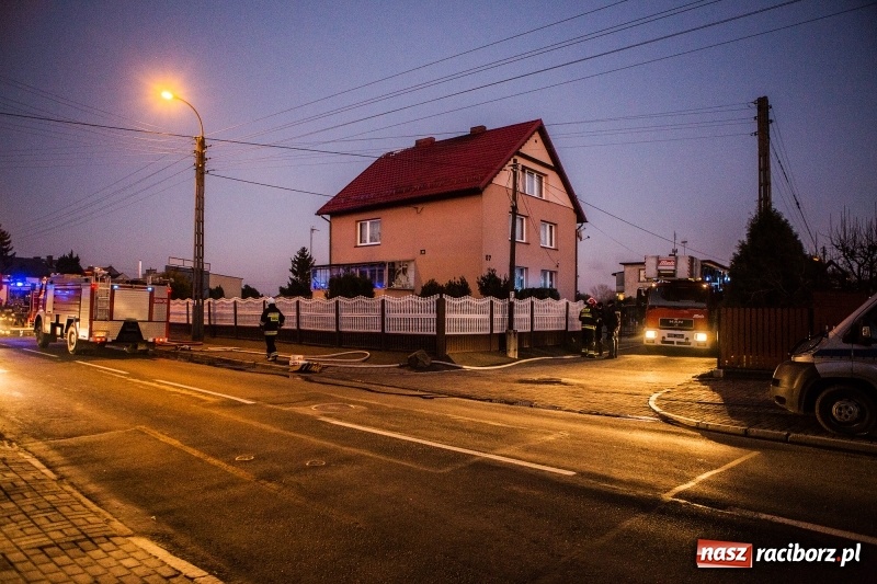 Zdjęcie w galerii na portalu naszraciborz.pl: Tacy sąsiedzi to skarb. Dzięki nim uchroniono dom przed dużym pożarem  wiadomości z regionu