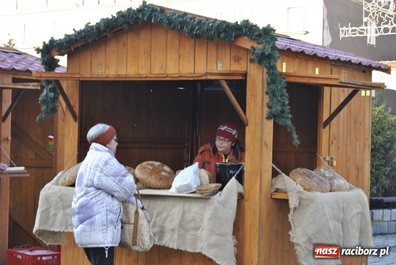 Zdjęcie w galerii na portalu naszraciborz.pl: Na raciborskim Rynku zapachniało świętami  wiadomości z regionu