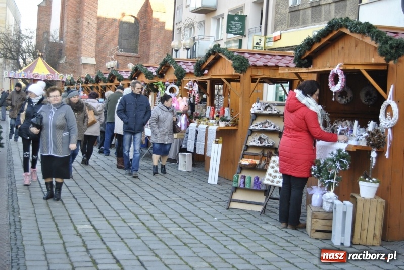 Zdjęcie w galerii na portalu naszraciborz.pl: Na raciborskim Rynku zapachniało świętami  wiadomości z regionu