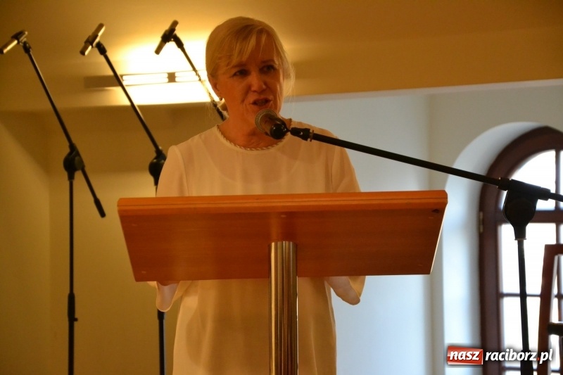 Zdjęcie w galerii na portalu naszraciborz.pl: Na zamku wręczono dyplomy premier rządu dla najlepszych uczniów wiadomości z regionu