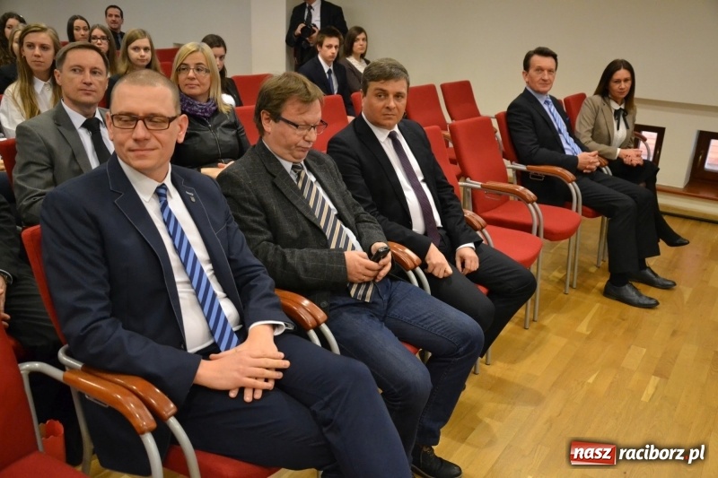 Zdjęcie w galerii na portalu naszraciborz.pl: Na zamku wręczono dyplomy premier rządu dla najlepszych uczniów wiadomości z regionu