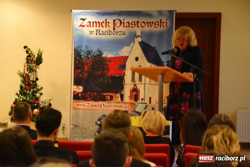 Zdjęcie w galerii na portalu naszraciborz.pl: Na zamku wręczono dyplomy premier rządu dla najlepszych uczniów wiadomości z regionu