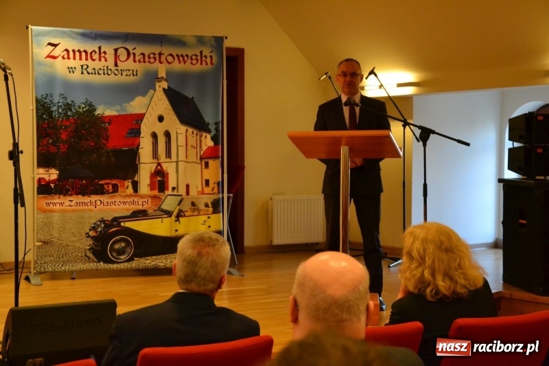 Zdjęcie w galerii na portalu naszraciborz.pl: Na zamku wręczono dyplomy premier rządu dla najlepszych uczniów wiadomości z regionu