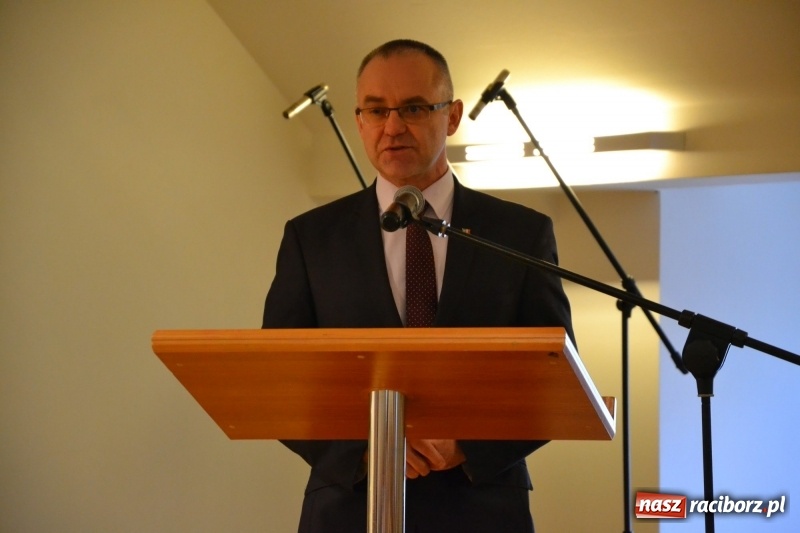 Zdjęcie w galerii na portalu naszraciborz.pl: Na zamku wręczono dyplomy premier rządu dla najlepszych uczniów wiadomości z regionu