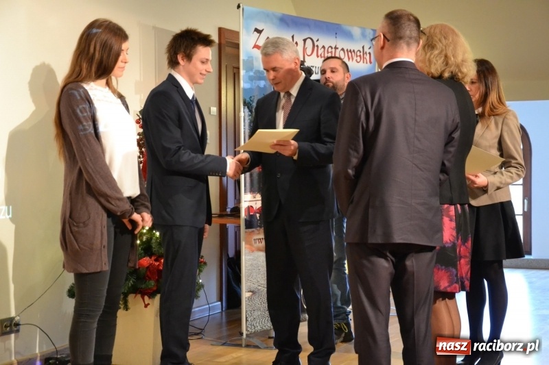 Zdjęcie w galerii na portalu naszraciborz.pl: Na zamku wręczono dyplomy premier rządu dla najlepszych uczniów wiadomości z regionu