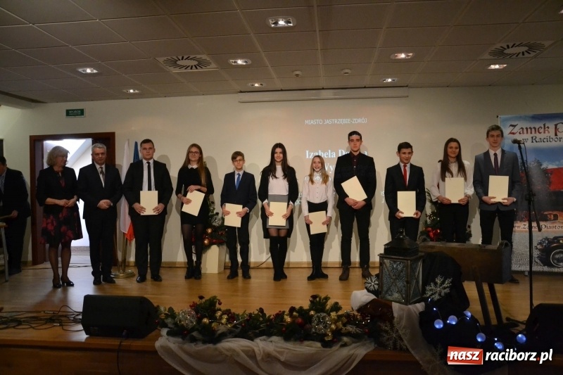 Zdjęcie w galerii na portalu naszraciborz.pl: Na zamku wręczono dyplomy premier rządu dla najlepszych uczniów wiadomości z regionu