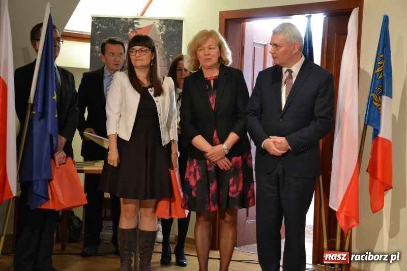 Zdjęcie w galerii na portalu naszraciborz.pl: Na zamku wręczono dyplomy premier rządu dla najlepszych uczniów wiadomości z regionu