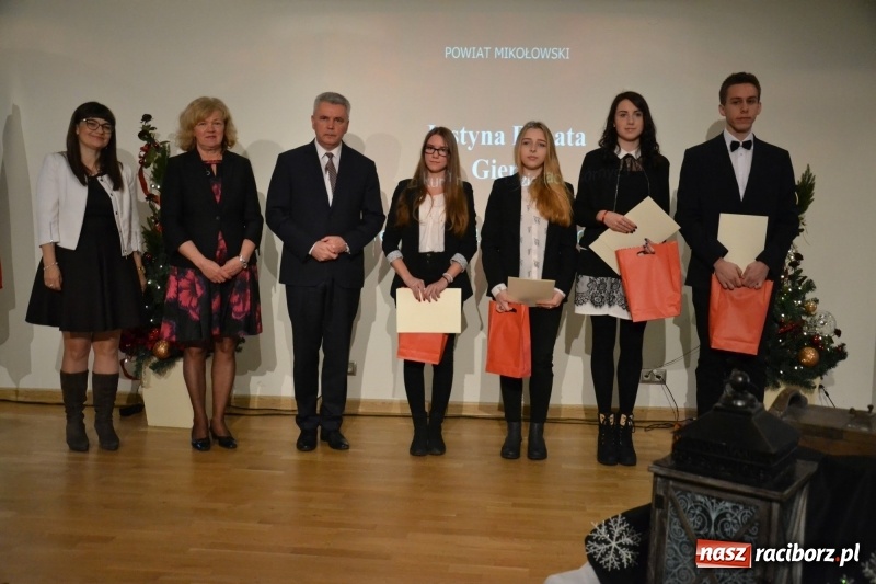 Zdjęcie w galerii na portalu naszraciborz.pl: Na zamku wręczono dyplomy premier rządu dla najlepszych uczniów wiadomości z regionu