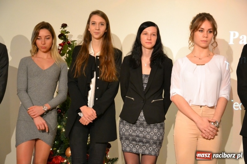 Zdjęcie w galerii na portalu naszraciborz.pl: Na zamku wręczono dyplomy premier rządu dla najlepszych uczniów wiadomości z regionu