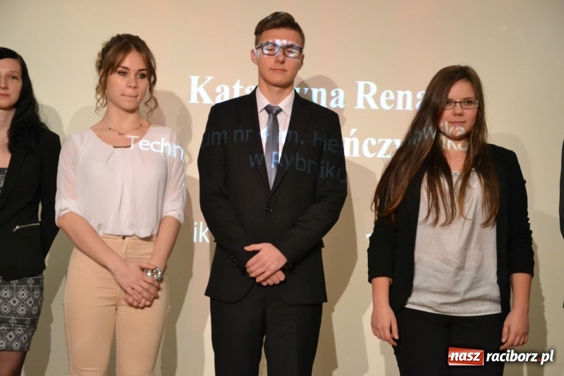 Zdjęcie w galerii na portalu naszraciborz.pl: Na zamku wręczono dyplomy premier rządu dla najlepszych uczniów wiadomości z regionu