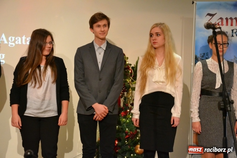 Zdjęcie w galerii na portalu naszraciborz.pl: Na zamku wręczono dyplomy premier rządu dla najlepszych uczniów wiadomości z regionu