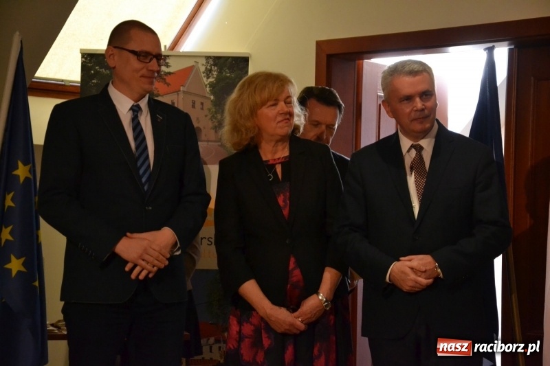 Zdjęcie w galerii na portalu naszraciborz.pl: Na zamku wręczono dyplomy premier rządu dla najlepszych uczniów wiadomości z regionu