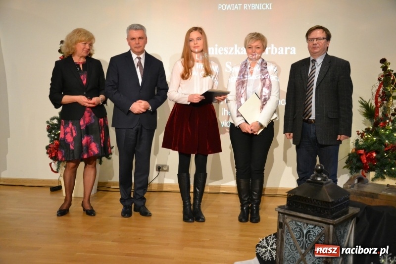 Zdjęcie w galerii na portalu naszraciborz.pl: Na zamku wręczono dyplomy premier rządu dla najlepszych uczniów wiadomości z regionu