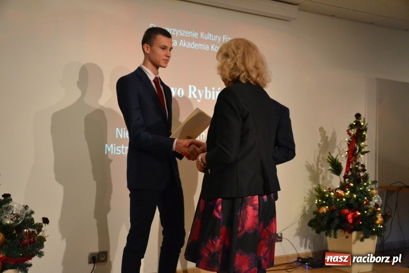 Zdjęcie w galerii na portalu naszraciborz.pl: Na zamku wręczono dyplomy premier rządu dla najlepszych uczniów wiadomości z regionu