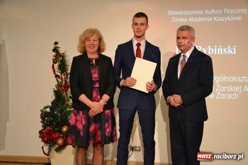 Zdjęcie w galerii na portalu naszraciborz.pl: Na zamku wręczono dyplomy premier rządu dla najlepszych uczniów wiadomości z regionu