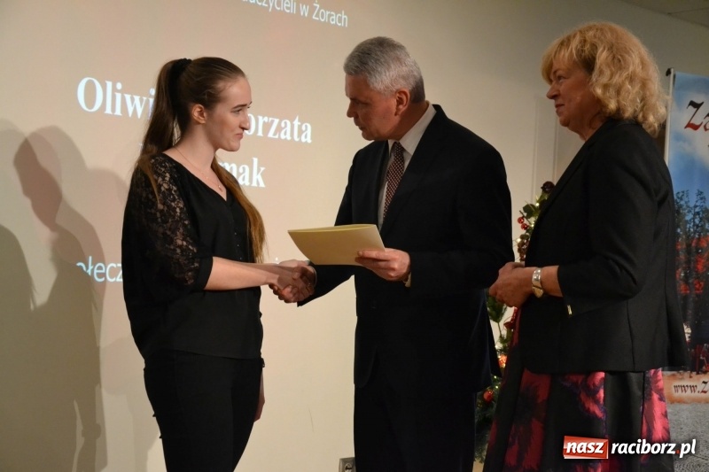 Zdjęcie w galerii na portalu naszraciborz.pl: Na zamku wręczono dyplomy premier rządu dla najlepszych uczniów wiadomości z regionu