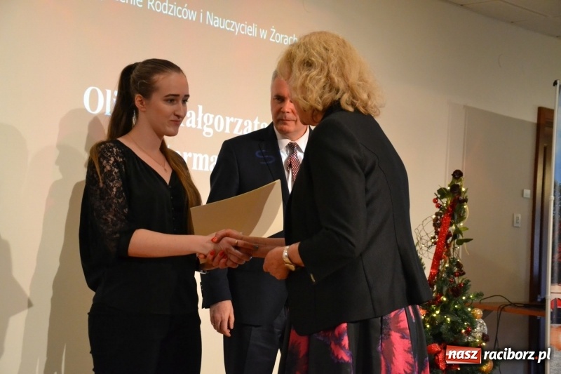 Zdjęcie w galerii na portalu naszraciborz.pl: Na zamku wręczono dyplomy premier rządu dla najlepszych uczniów wiadomości z regionu