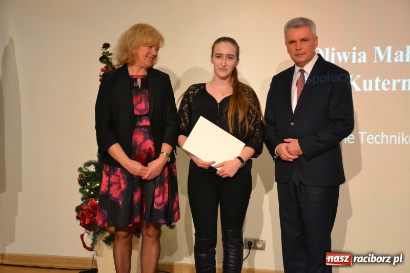 Zdjęcie w galerii na portalu naszraciborz.pl: Na zamku wręczono dyplomy premier rządu dla najlepszych uczniów wiadomości z regionu