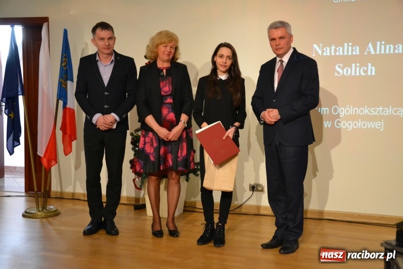 Zdjęcie w galerii na portalu naszraciborz.pl: Na zamku wręczono dyplomy premier rządu dla najlepszych uczniów wiadomości z regionu