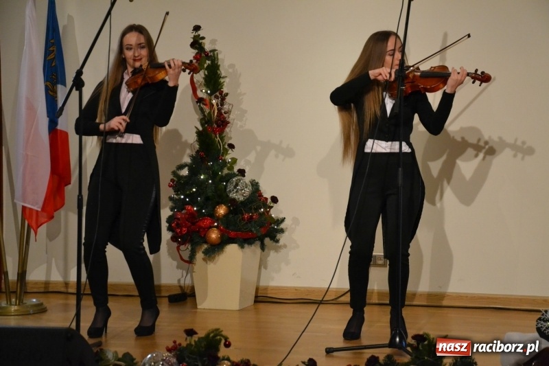 Zdjęcie w galerii na portalu naszraciborz.pl: Na zamku wręczono dyplomy premier rządu dla najlepszych uczniów wiadomości z regionu