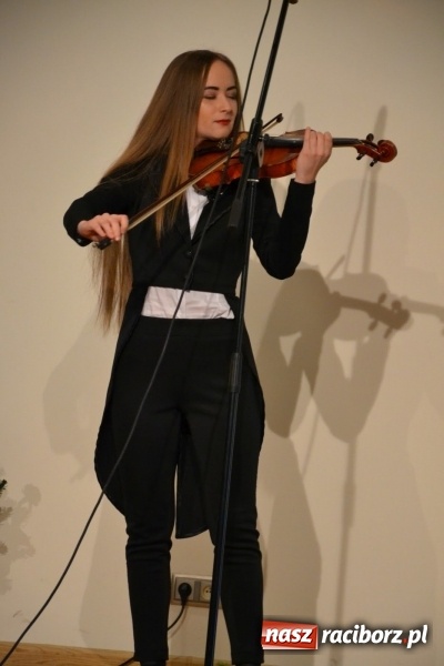 Zdjęcie w galerii na portalu naszraciborz.pl: Na zamku wręczono dyplomy premier rządu dla najlepszych uczniów wiadomości z regionu