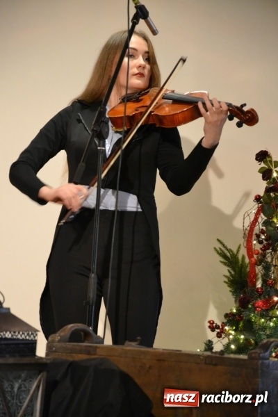 Zdjęcie w galerii na portalu naszraciborz.pl: Na zamku wręczono dyplomy premier rządu dla najlepszych uczniów wiadomości z regionu