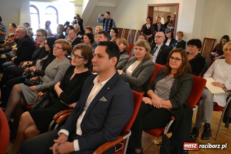 Zdjęcie w galerii na portalu naszraciborz.pl: Na zamku wręczono dyplomy premier rządu dla najlepszych uczniów wiadomości z regionu