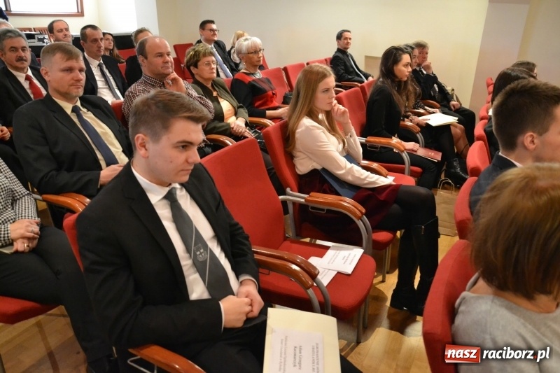 Zdjęcie w galerii na portalu naszraciborz.pl: Na zamku wręczono dyplomy premier rządu dla najlepszych uczniów wiadomości z regionu