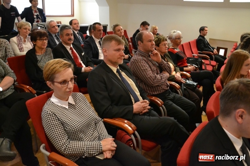 Zdjęcie w galerii na portalu naszraciborz.pl: Na zamku wręczono dyplomy premier rządu dla najlepszych uczniów wiadomości z regionu