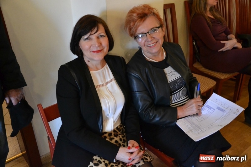 Zdjęcie w galerii na portalu naszraciborz.pl: Na zamku wręczono dyplomy premier rządu dla najlepszych uczniów wiadomości z regionu