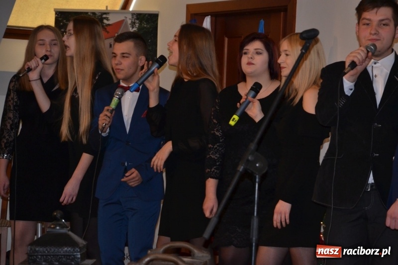 Zdjęcie w galerii na portalu naszraciborz.pl: Na zamku wręczono dyplomy premier rządu dla najlepszych uczniów wiadomości z regionu