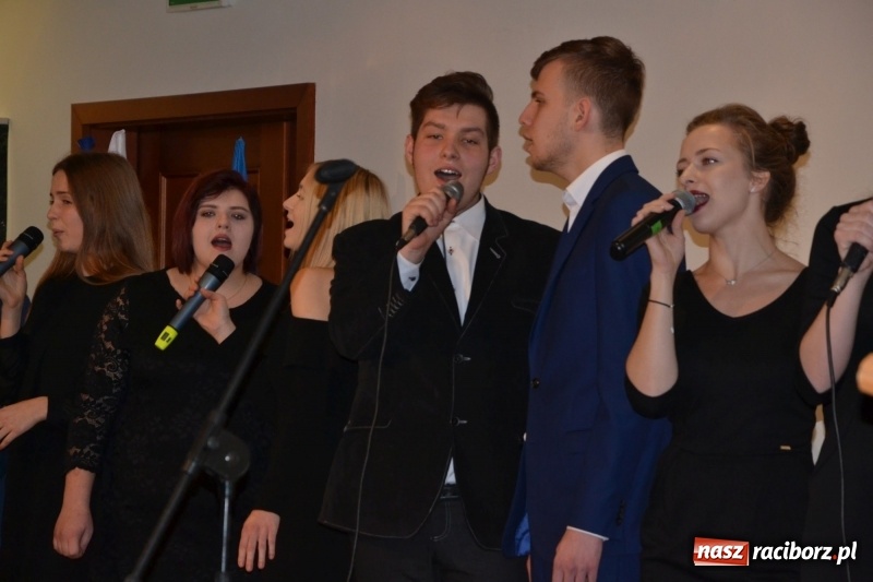 Zdjęcie w galerii na portalu naszraciborz.pl: Na zamku wręczono dyplomy premier rządu dla najlepszych uczniów wiadomości z regionu