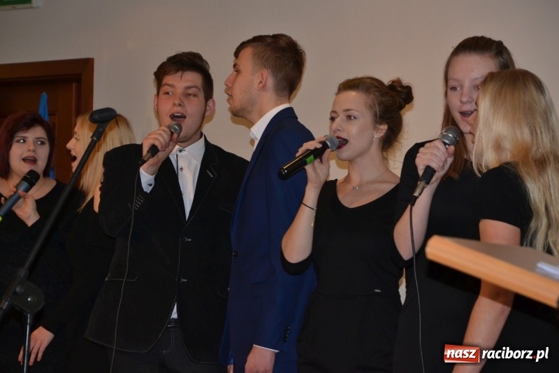 Zdjęcie w galerii na portalu naszraciborz.pl: Na zamku wręczono dyplomy premier rządu dla najlepszych uczniów wiadomości z regionu