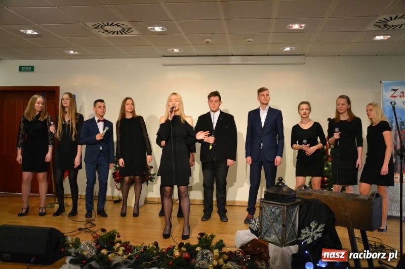 Zdjęcie w galerii na portalu naszraciborz.pl: Na zamku wręczono dyplomy premier rządu dla najlepszych uczniów wiadomości z regionu