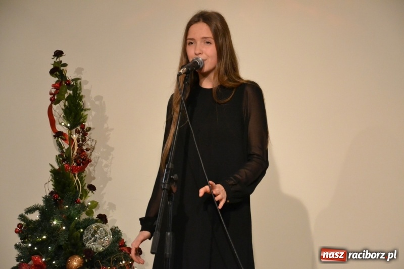 Zdjęcie w galerii na portalu naszraciborz.pl: Na zamku wręczono dyplomy premier rządu dla najlepszych uczniów wiadomości z regionu