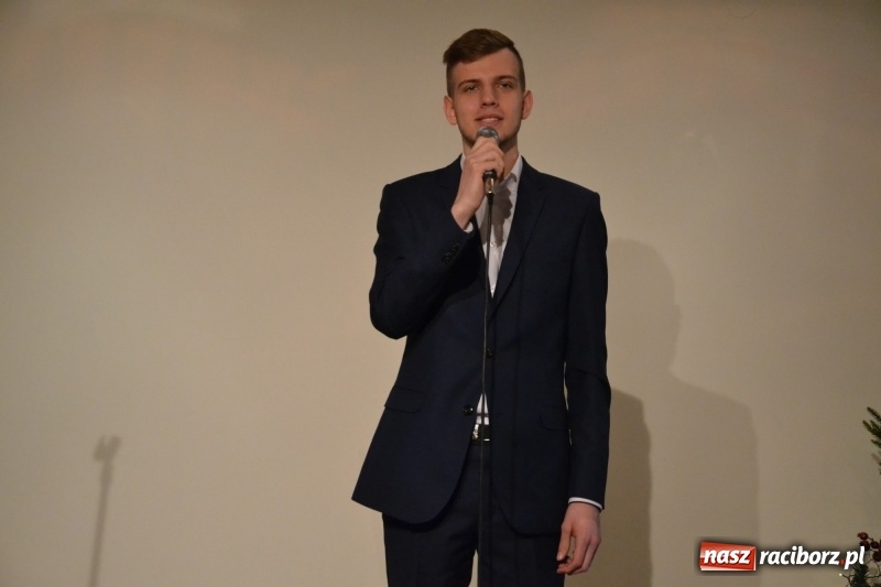 Zdjęcie w galerii na portalu naszraciborz.pl: Na zamku wręczono dyplomy premier rządu dla najlepszych uczniów wiadomości z regionu